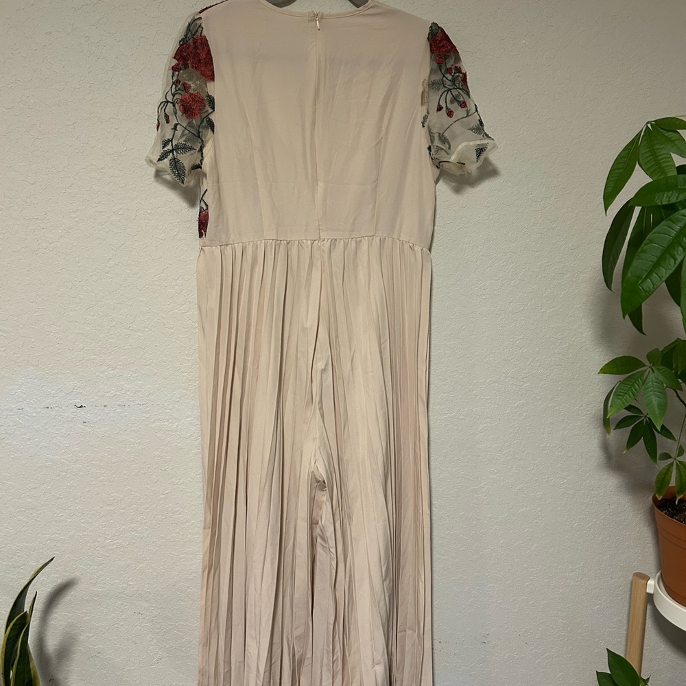 Elegant Boho Champagne Tone Floral Embroidered Patchwork Pleated Jumpsuit - Picture 4 of 9